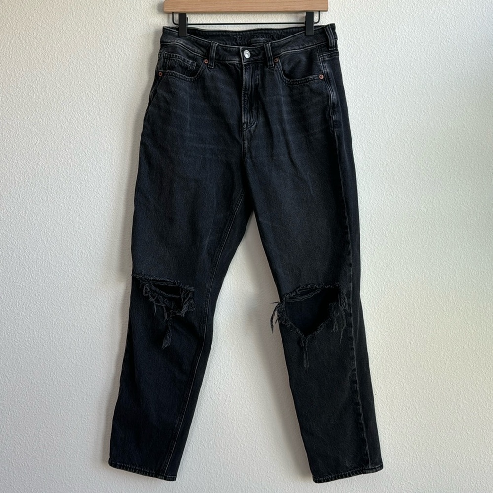 American Eagles Women’s Mom Jeans Black Ripped size 10